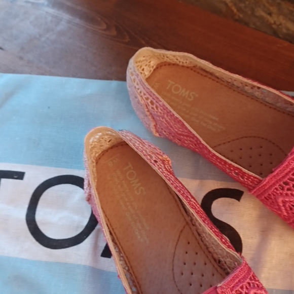 TOMS - Picture 3 of 3